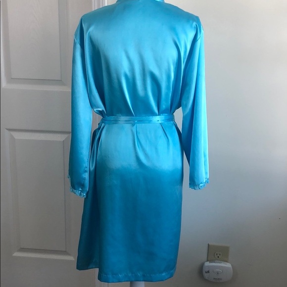 Turquoise Robe - Picture 2 of 8